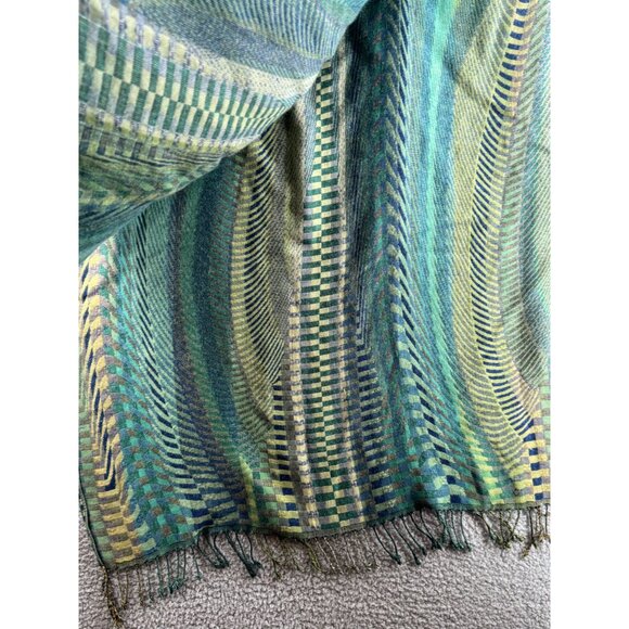 Multicolor Patterned Scarf With Fringe - Picture 4 of 6